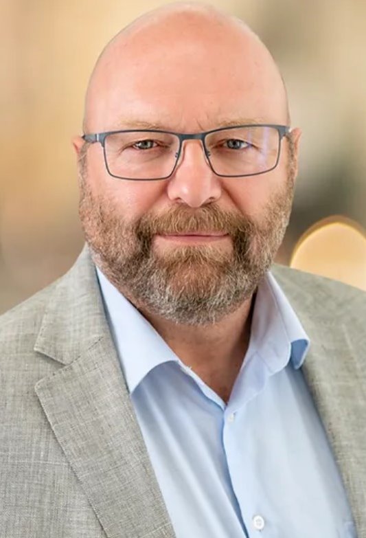 Portrait of Steve Carroll, Registered Psychotherapist.